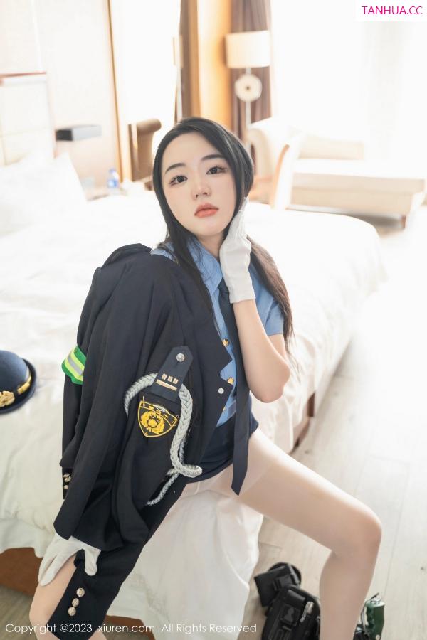   [XiuRen]高清写真图 2023.03.30 No.6497 汐汐爱吃草莓 制服美臀第41张图片
